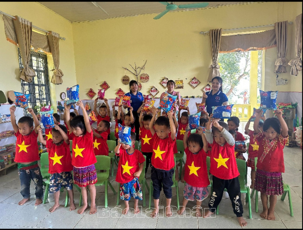 tặng áo